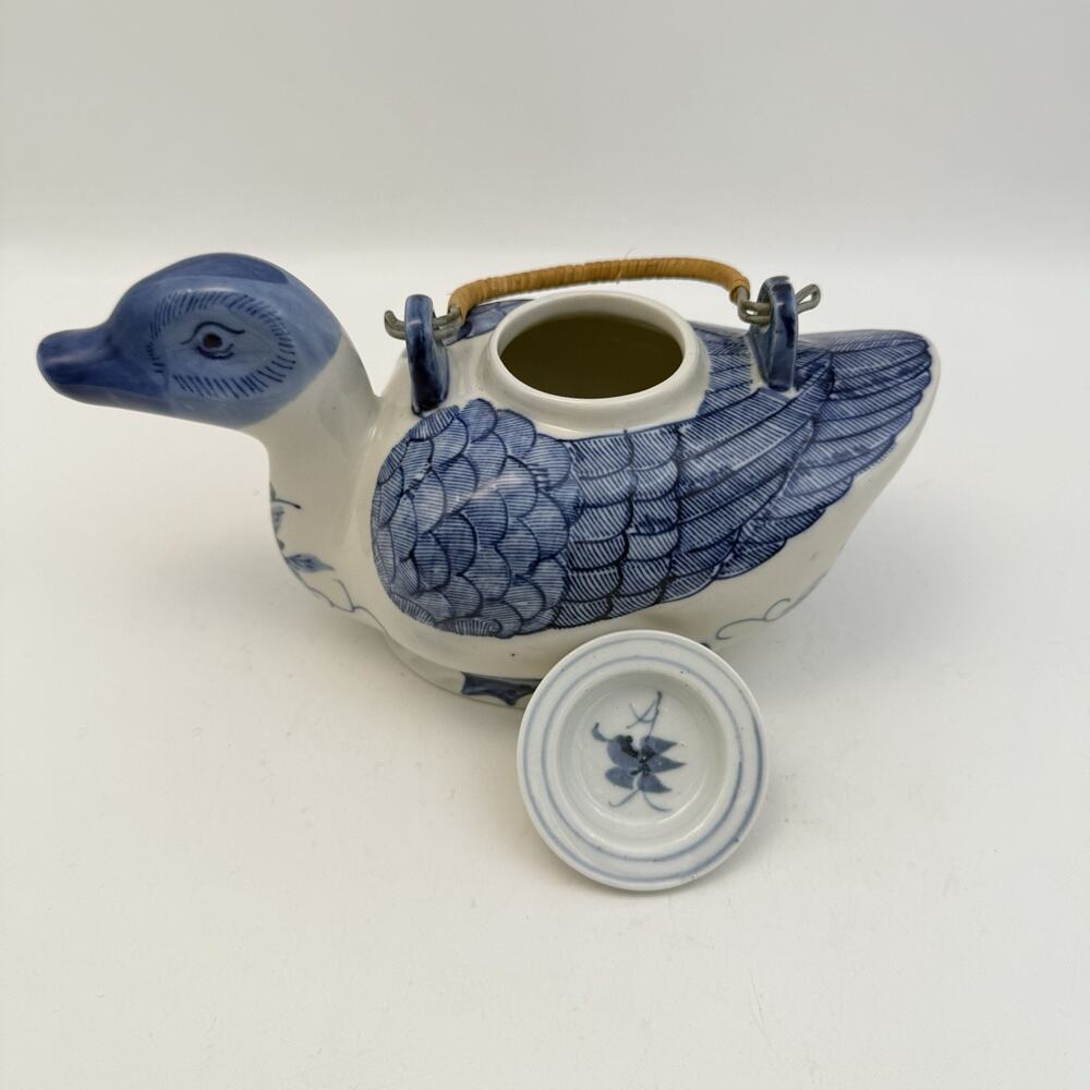 VTG Hand Painted Chinoiserie Tea Pot Duck Shaped Blue White Handle Porcelain - Picture 6 of 8